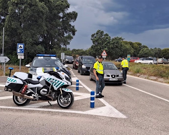 Archivo - Control de tráfico de la Guardia Civil/Archivo