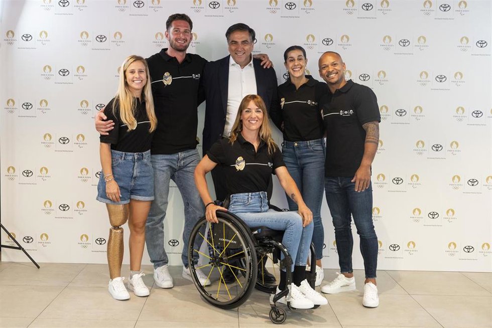Los deportistas olímpicos y paralímpicos Carolina Marín, Niko Shera, Ray Zapata, Eva Moral, Martín de la Puente y Desirée Vila, en un evento de Toyota.