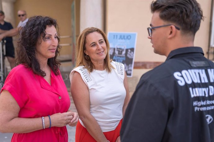 La alcaldesa de Almería, María del Mar Vázquez, y la diputada provincial de Iniciativas Europeas y Emprendimiento, Esther Álvarez.