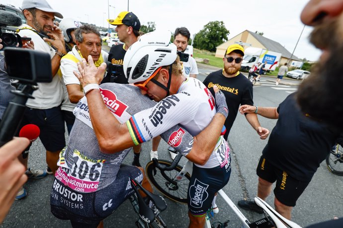 Jasper Philipsen (Alpecin Deceuninck) celebra su victoria en la undécima etapa del Tour de Francia 2024