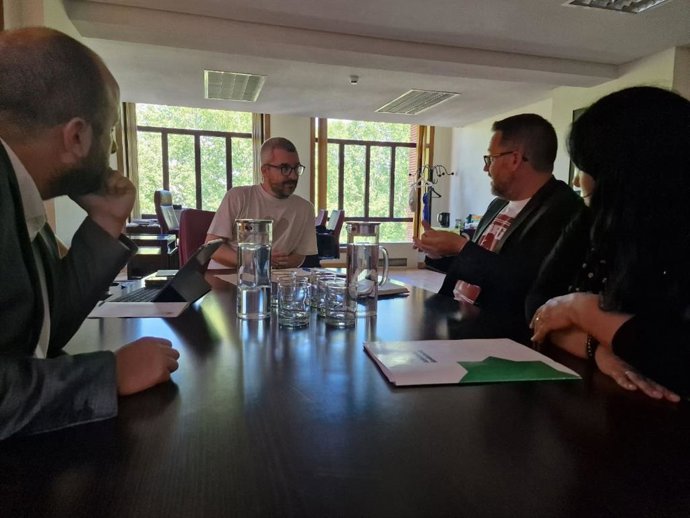 Imagen del encuentro entre el secretario de Estado de Sanidad, Javier Padilla, y el portavoz de Adelante Andalucía, José Ignacio García, celebrado este martes en Madrid.