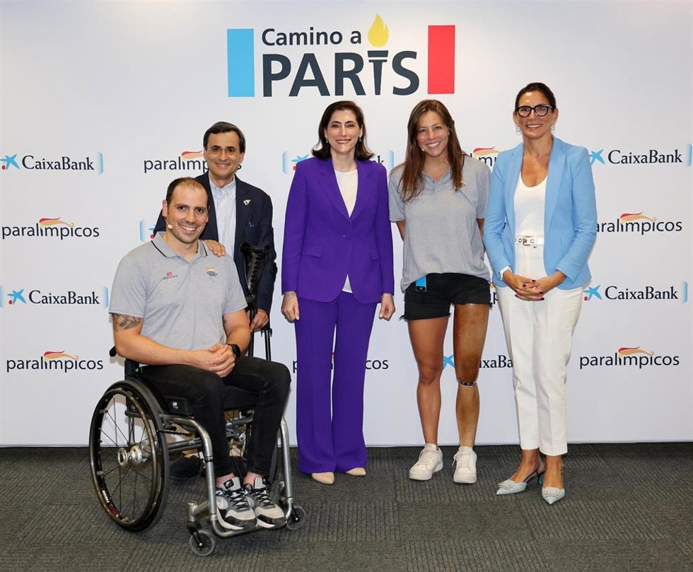CaixaBank cierra el Camino a París acompañando a los nadadores paralímpicos Toni Ponce y Nuria Marqués