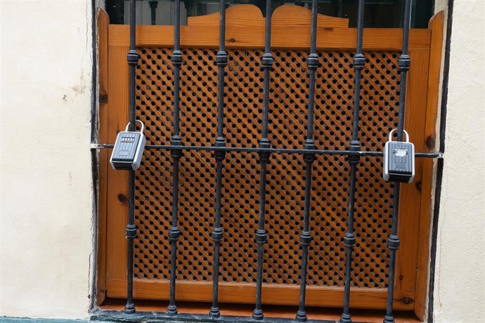 Archivo - Cajetines de llaves de pisos turísticos en Sevilla 