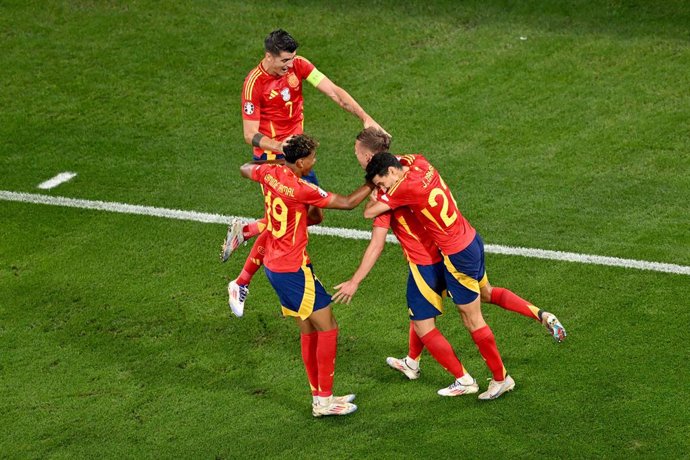 09 July 2024, Bavaria, Munich: Spain's Dani Olmo (2nd R) celebrates his goal during the UEFA Euro 2024 Semi-final soccer match between Spain and France at Munich Football Arena. Photo: Sven Hoppe/dpa