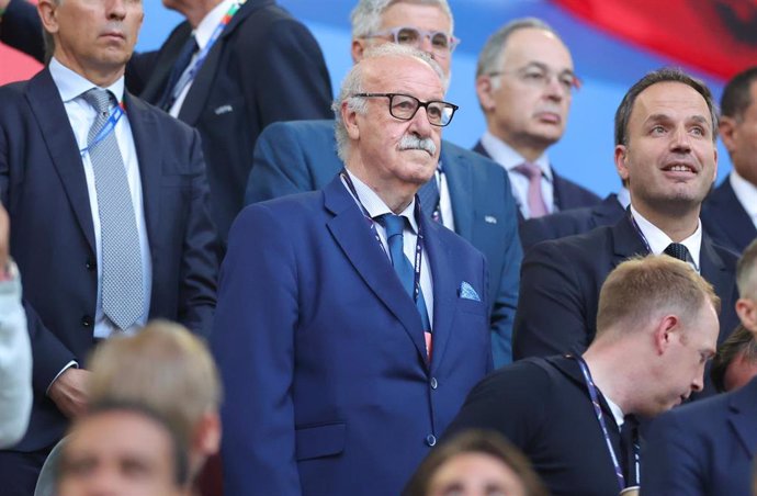 24 June 2024, North Rhine-Westphalia, Duesseldorf: Former spain coach Vicente del Bosque pictured in the stands prior to the start of the UEFA Euro 2024 group B soccer match between Albania and Spain at Duesseldorf Arena. Photo: Rolf Vennenbernd/dpa