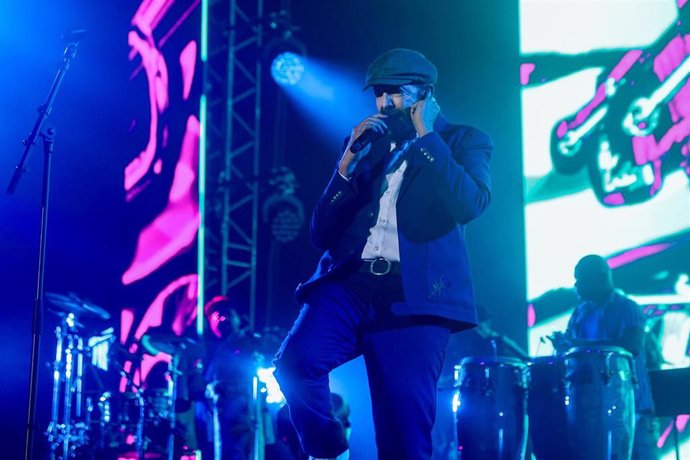 El cantante Juan Luis Guerra, durante su actuación en el Wizink Center, a 9 de julio de 2024, en Madrid (España). Es un cantautor, arreglista, músico, productor musical y empresario dominicano. Con más de 40 años de carrera, ha vendido más de 30 millones 