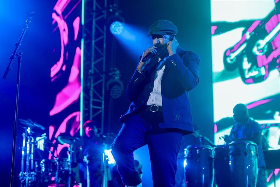 El cantante Juan Luis Guerra, durante su actuación en el Wizink Center, a 9 de julio de 2024, en Madrid (España). Es un cantautor, arreglista, músico, productor musical y empresario dominicano. Con más de 40 años de carrera, ha vendido más de 30 millone