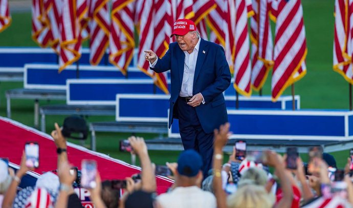 El expresidente Donald Trump durante un acto de campaña en Doral (Florida)