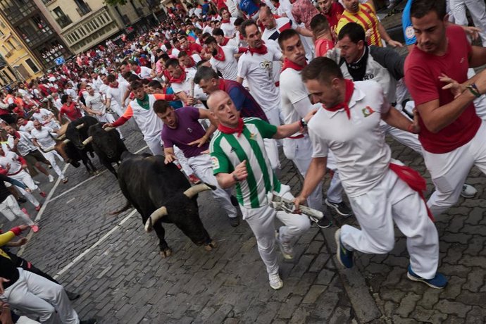 Imagen del cuarto encierro de los Sanfermines 2024, protagonizado por toros de la ganadería Fuente Ymbro.