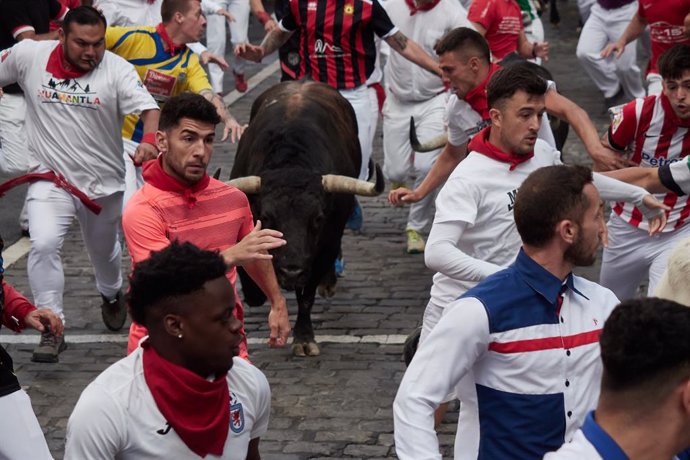 Imagen del cuarto encierro de los Sanfermines 2024 protagonizado por toros de la ganadería Fuente Ymbro.