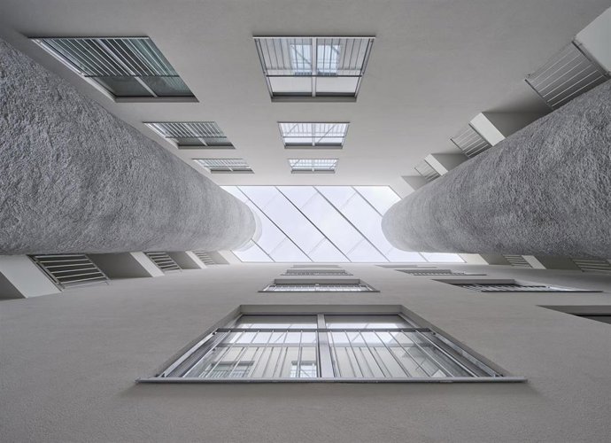 Archivo - El edificio de viviendas públicas de Sant Feliu de Llobregat (Barcelona) que ha recibido el Premio de Arquitectura Española 2024.