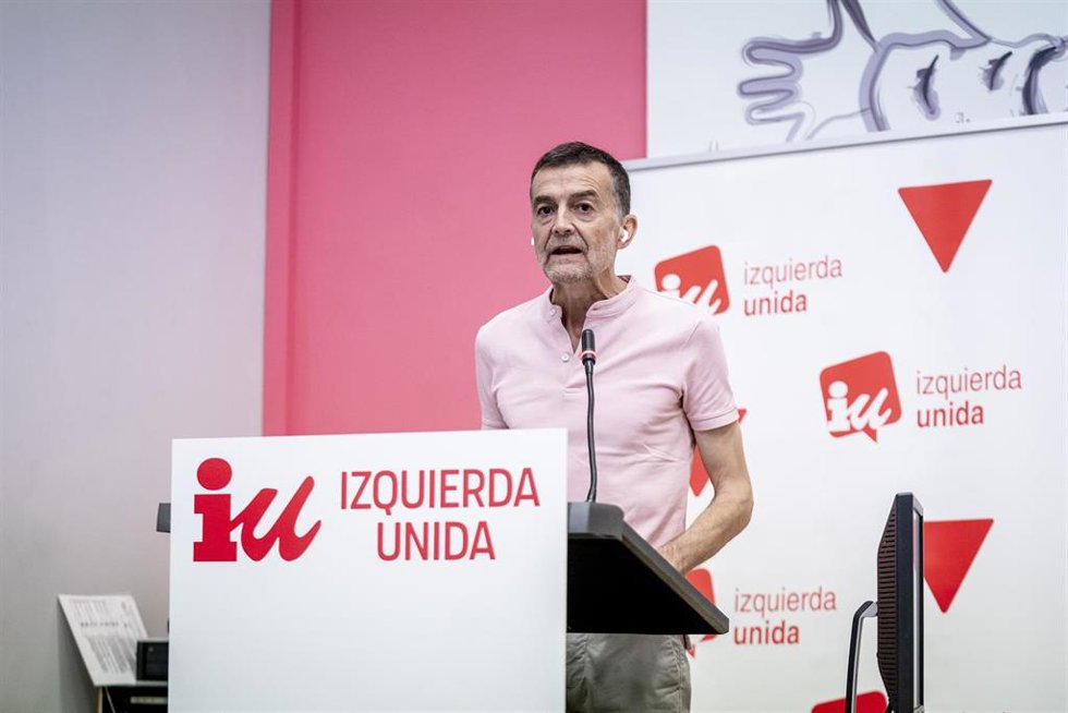 El coordinador federal de IU, Antonio Maíllo, interviene en la primera reunión al completo de la nueva Coordinadora Federal, en el edificio 'Abogados de Atocha', a 6 de julio de 2024, en Madrid (España).