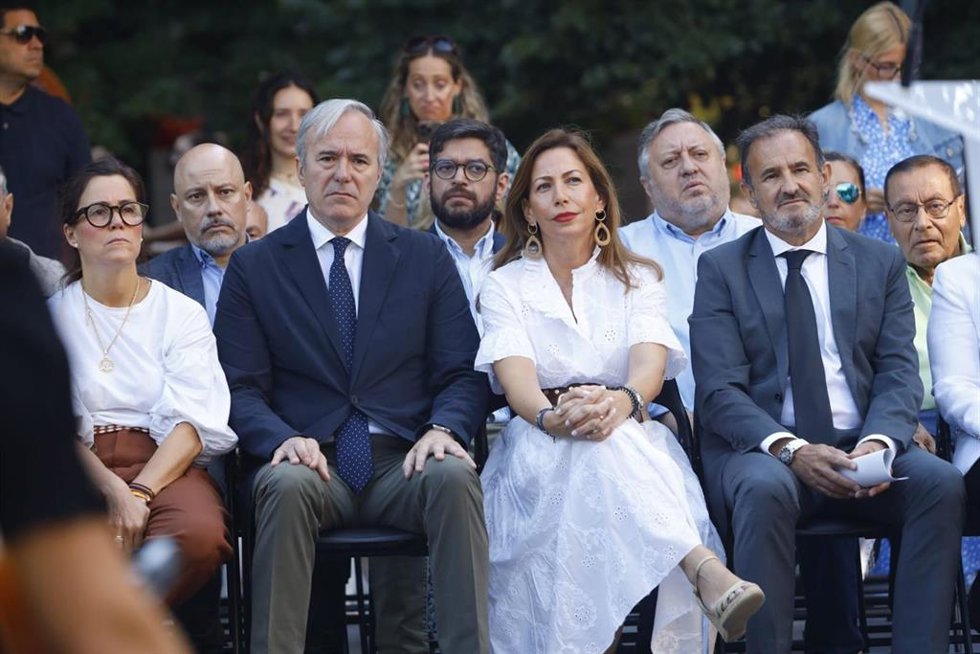 El presidente de Aragón, Jorge Azcón, y la alcaldesa de Zaragoza, Natalia Chueca, en el homenaje a Miguel Ángel Blanco