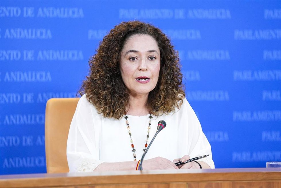La portavoz del Grupo Por Andalucía, Inmaculada Nieto, durante la ronda de ruedas de prensa de portavoces de los grupos parlamentarios en el Parlamento de Andalucía, a 10 de Julio de 2024 en Sevilla (Andalucía, España). Los portavoces de los grupos parl