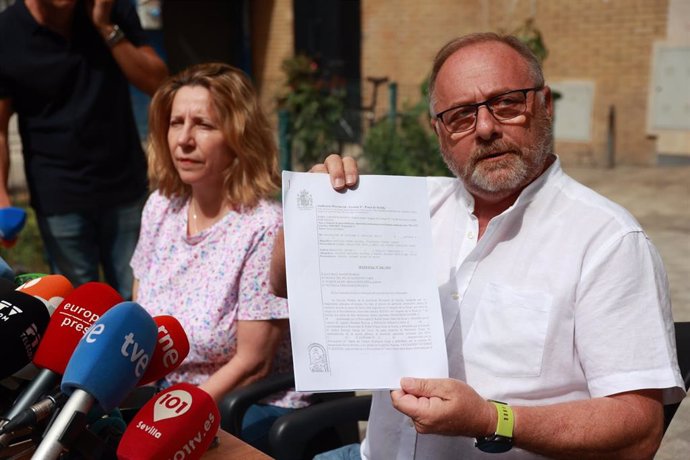 Eva Casanueva y Antonio del Castillo, padres de Marta del Castillo, durante la rueda de prensa.