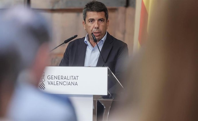 El president de la Generalitat Valenciana, Carlos Mazón, interviene durante la firma del convenio de colaboración entre la Generalitat y PowerCo, en el Palau de la Generalitat, a 9 de julio de 2024, en Valencia, Comunidad Valenciana (España). El conveni