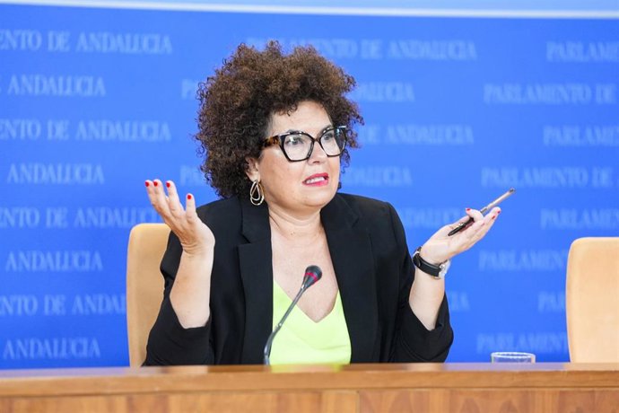 La presidenta del Grupo Mixto-Adelante Andalucía, Maribel Mora, este miércoles en rueda de prensa. 