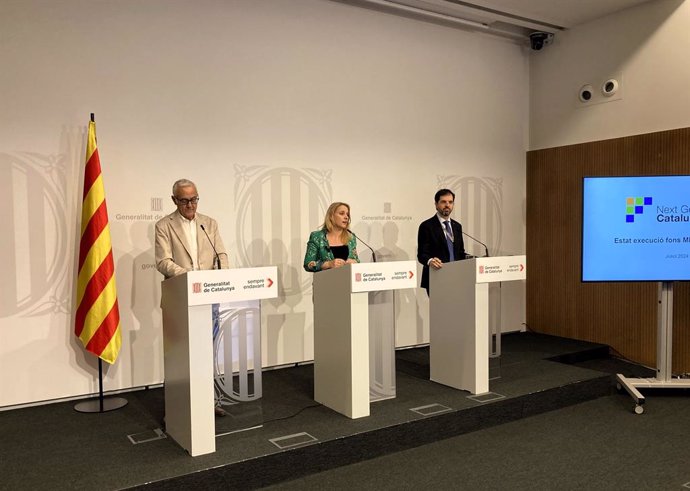 Roda de premsa de la consellera d'Economia de la Generalitat, Natàlia Mas; el secretari d'Afers Econòmics, Miquel Puig, i el director general de Fons Europeus, Aleix Cubells