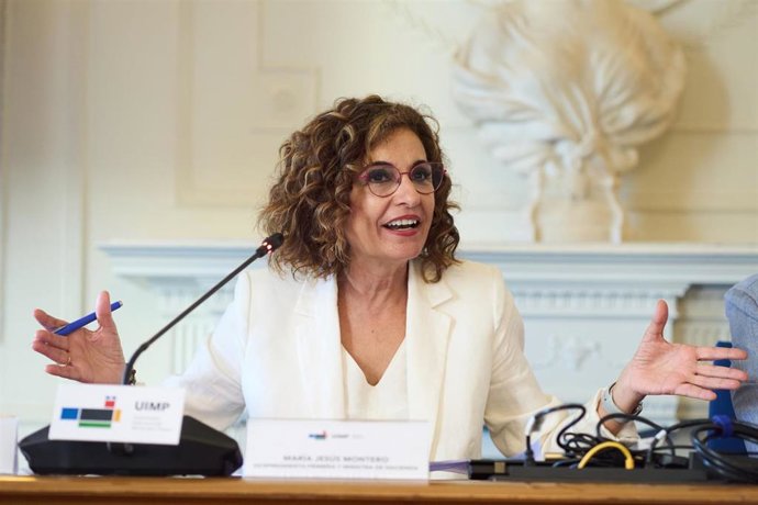La vicepresidenta primera del Gobierno de España y ministra de Hacienda, María Jesús Montero, en la Universidad Internacional Menéndez Pelayo (UIMP)