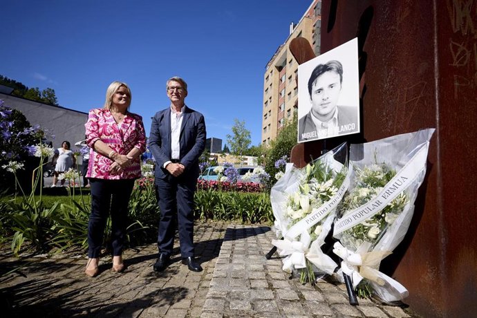 Alferto Núñez Feijóo y Marimar Blanco en el homenaje del PP a Miguel Angel Blanco, asesinado por la banda terrorista ETA hace 27 años