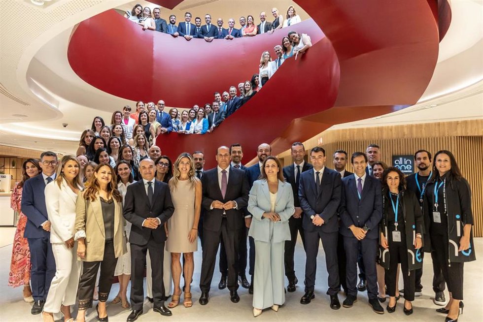 Equipo del nuevo centro 'all in one' de CaixaBank en Gran Canaria