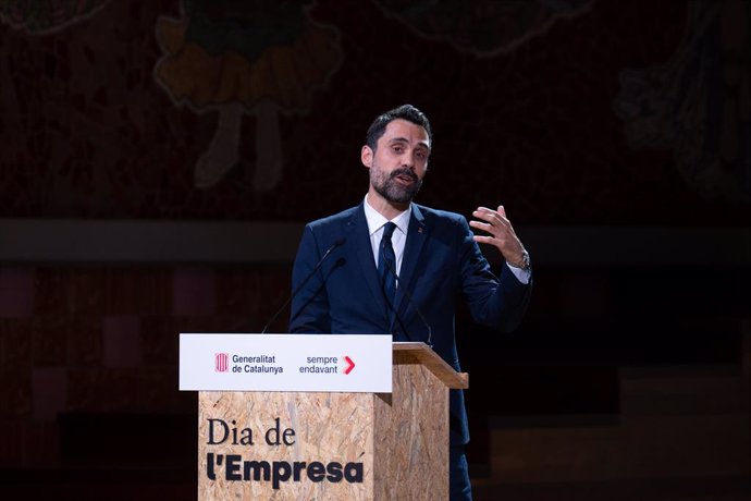 Archivo - El conseller d'Empresa i Treball, Roger Torrent