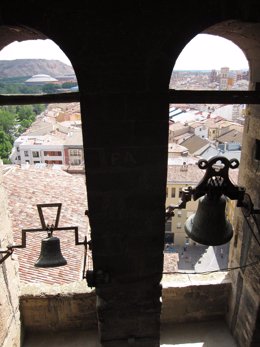 Archivo - Torre de la Iglesia de Santiago de Logroño