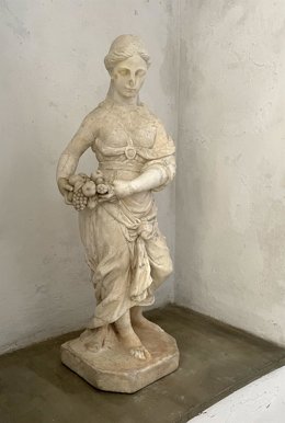 Escultura de Pomona, diosa de la abundancia.