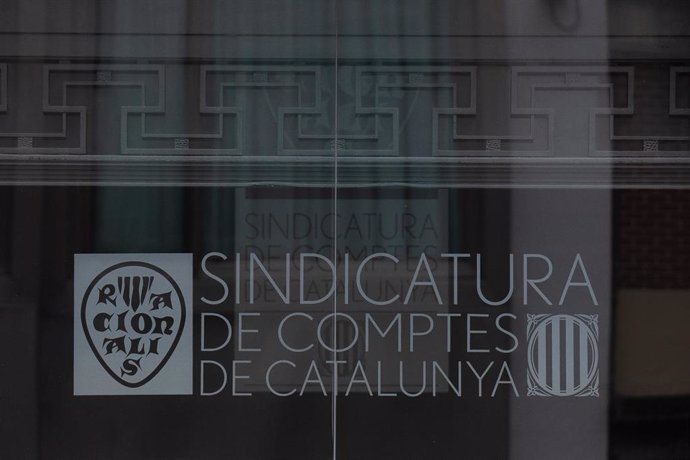 Archivo - Fachada de la sede de la sindicatura de Cuentas en Vía Laietana 60.