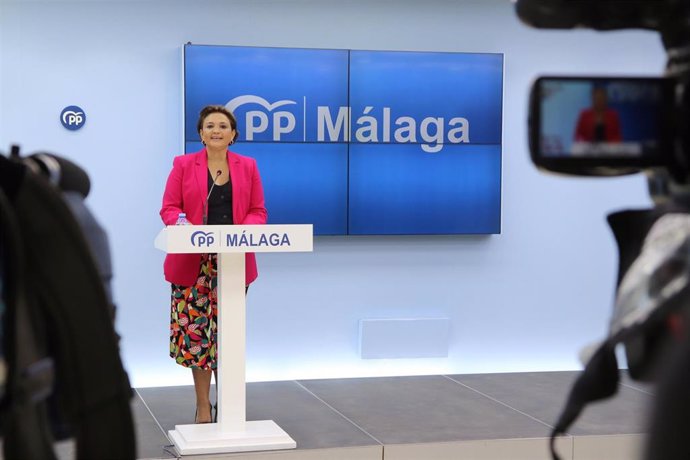 La presidenta del Consejo de Alcaldes del PP de Málaga y alcaldesa de Torremolinos, Margarita del Cid, en rueda de prensa.