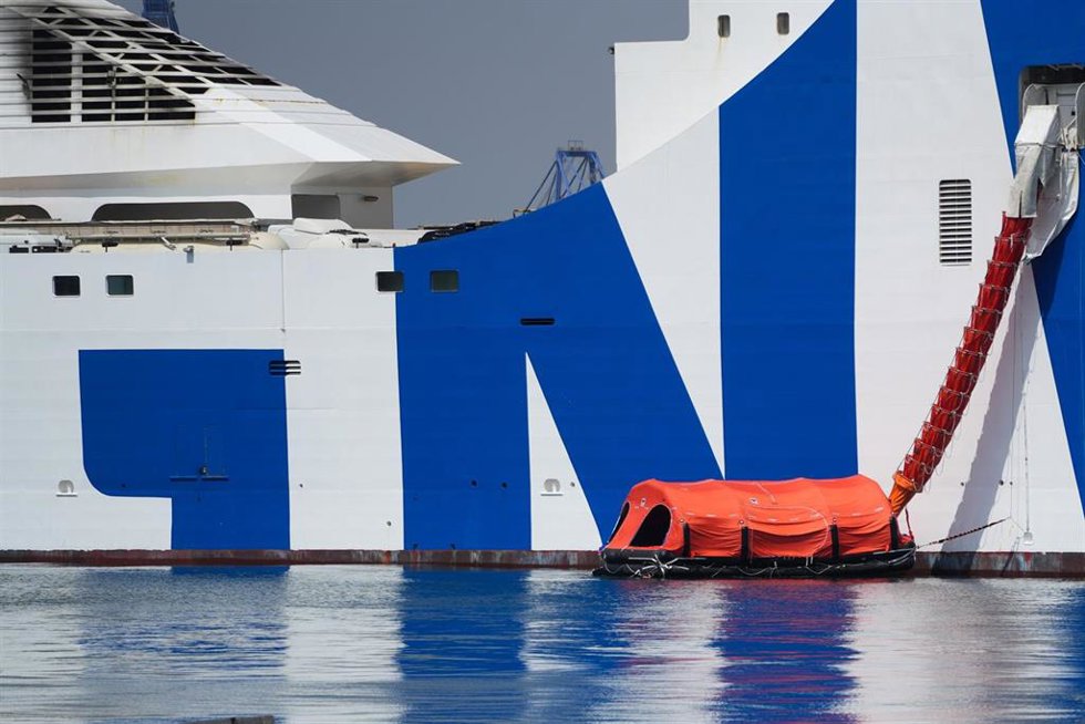 El buque de la naviera GNV Tenacia en el Puerto de Valencia