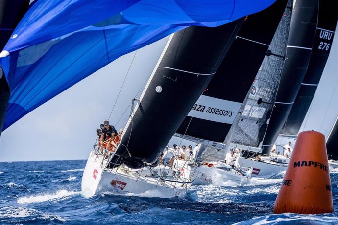 Archivo - El "LImmens - Laplaza" compitiendo durante la pasada edición de la Copa del Rey MAPFRE de vela