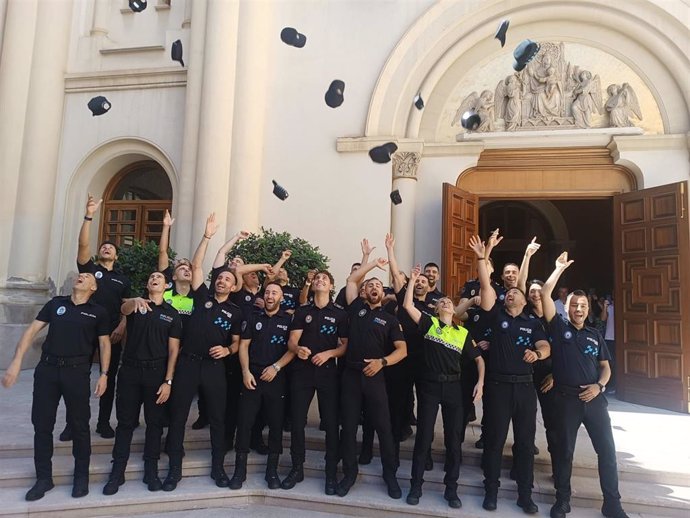 Los 25 nuevos agentes de las Policías Locales de municipios aragoneses celebran su graduación en la Escuela Aragonesa de Policías Locales, dependiente del Gobierno de Aragón.