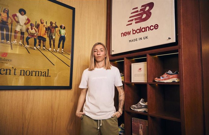 La jugadora Sheila García, nuevo fichaje del Real Madrid, en la tienda de New Balance en Madrid.