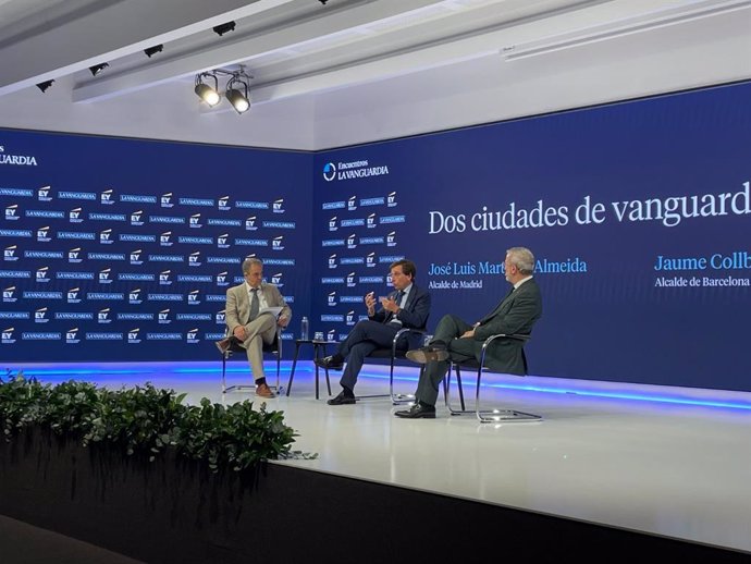 Coloquio entre el alcalde de Madrid, José Luis Martínez-Almeida, y el alcalde de Barcelona, Jaume Collboni, en la capital catalana, a 10 de julio de 2024