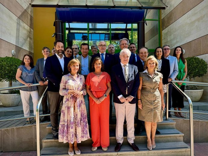 Firman del protocolo de actuación entre la Consejería de Salud y Consumo y el Consejo Andaluz de Colegios Oficiales de Farmacéuticos (Cacof).