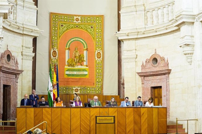Imagen de la Mesa del Parlamento de Andalucía durante la sesión plenaria.
