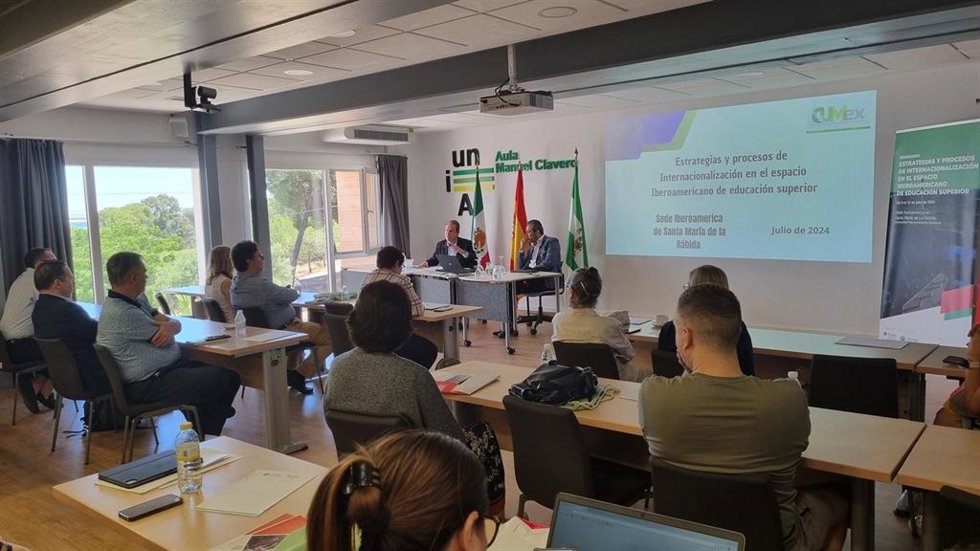 El rector de la UNIA, José Ignacio García,  en la clausura del seminario 'Estrategias y procesos de internacionalización en el Espacio Iberoamericano de Educación Superior' en la sede de Santa María de La Rábida de Huelva.