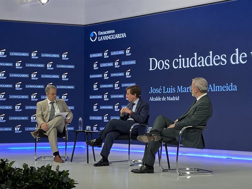 Collboni insta a la Generalitat a "ejercer sus competencias e invertir en vivienda protegida"