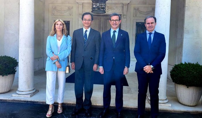 El consejero de Industria, Jorge Paradela en la presentación de la estrategia andaluza de hidrógeno verde a una treintena de grandes empresas japonesas.