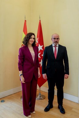 Archivo - La presidenta de la Comunidad de Madrid, Isabel Díaz Ayuso, recibe al delegado del Gobierno en la región, Francisco Martín, en la Real Casa de Correos, a 19 de abril de 2023, en Madrid (España)