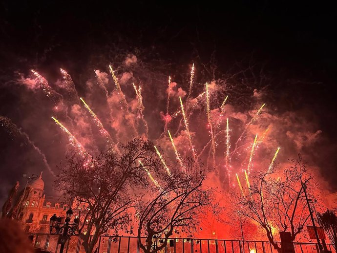 Archivo - Arxiu - Un espectacle piromusical a Valncia, en una imatge d'arxiu