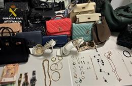Bolsos y joyas robadas en Ibiza, recuperados por la Guardia Civil.