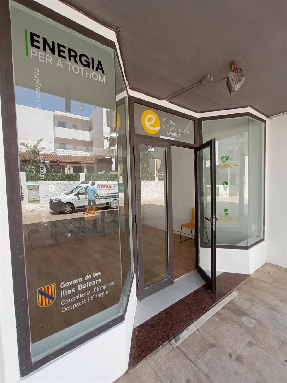 El Govern abre en Formentera una Oficina para la Transición Energética.
