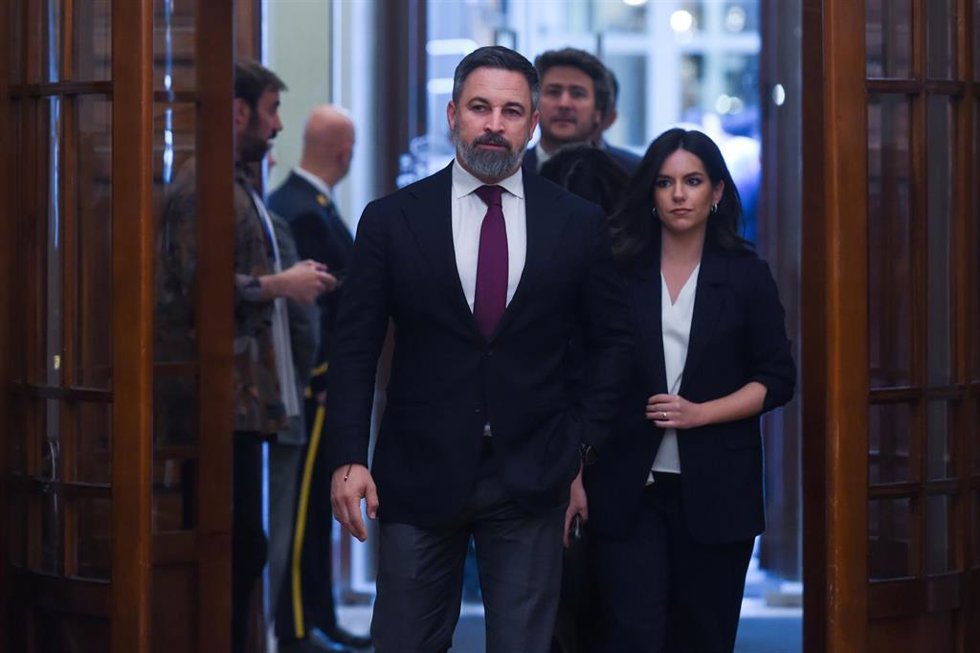 Archivo - El presidente de VOX, Santiago Abascal, y la portavoz de VOX en el Congreso, Pepa Millán, en el Congreso de los Diputados, a 21 de mayo de 2024, en Madrid (España).