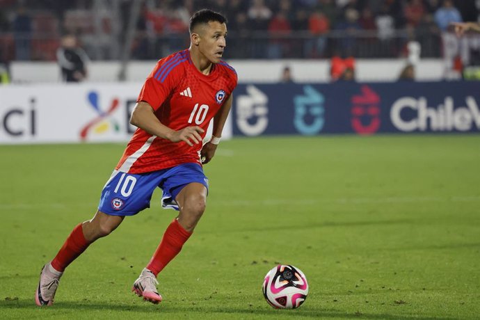 Futbol, Chile vs Paraguay. Partido amistoso 2024. El jugador de la seleccion chilena Alexis Sanchez es fotografiado durante el partido amistoso contra Paraguay disputado en el estadio Nacional de Santiago, Chile. 11/06/2024 Andres