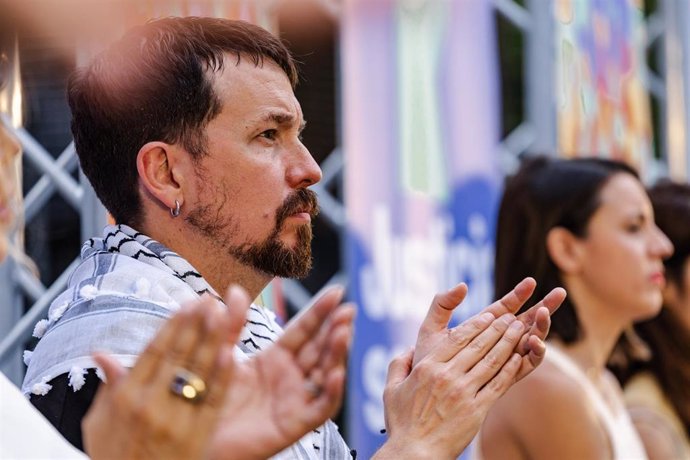 Archivo - El exlider de Podemos, Pablo Iglesias, durante el acto de cierre de campaña de Podemos para los comicios europeos, en la plaza de Pedro Zerolo, a 7 de junio de 2024, en Madrid (España). Irene Montero se ha trasladado a la Plaza de Pedro Zerolo e