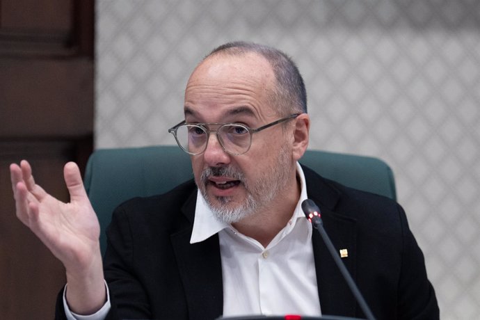 Archivo - El conseller de Derechos Sociales de la Generalitat de Catalunya, Carles Campuzano, durante la  presentación de los presupuestos en el Parlament