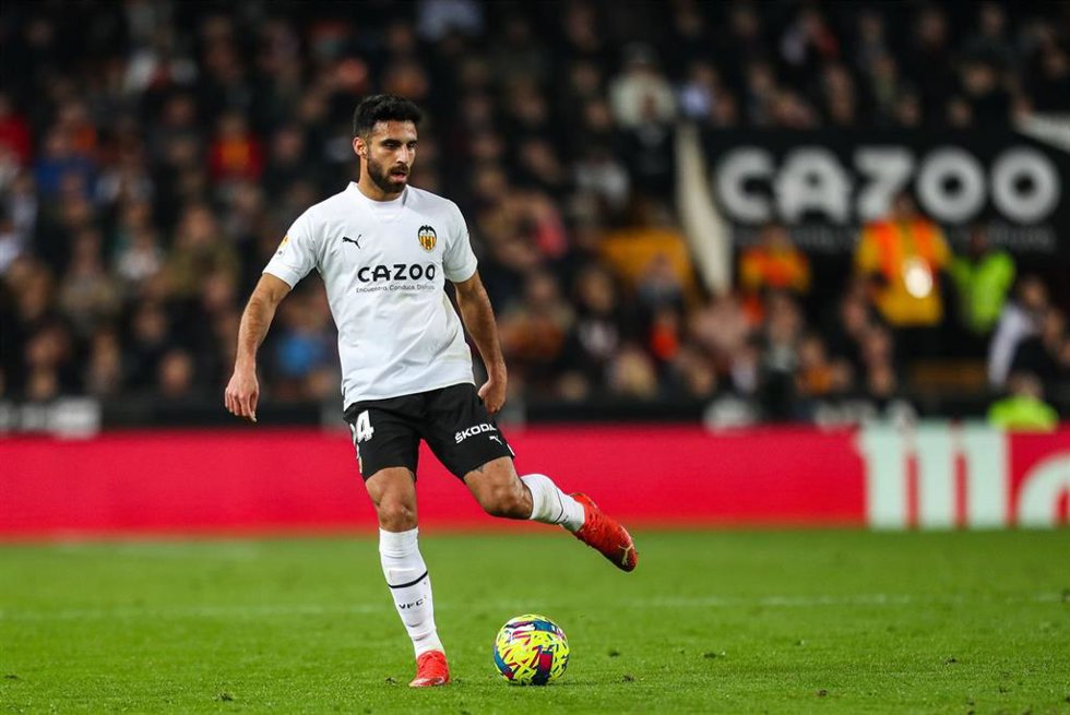 Archivo - Eray Cmert, durante su etapa en el Valencia CF.