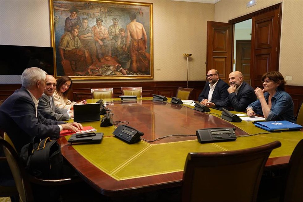 Reunión entre el PSOE y el BNG para hacer seguimiento del acuerdo de investidura